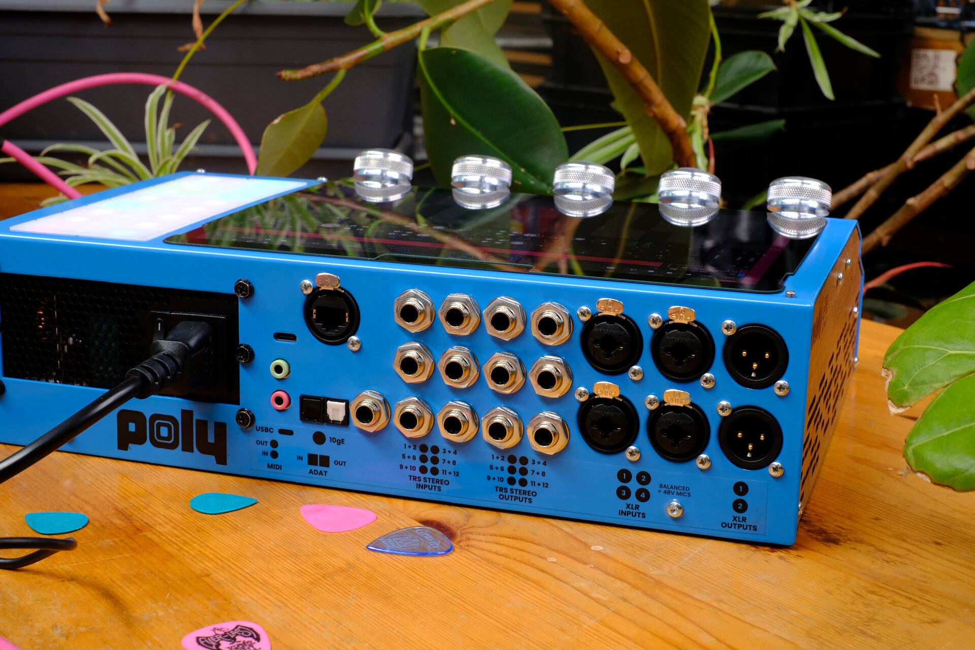 Poly Hugo (pre-order)