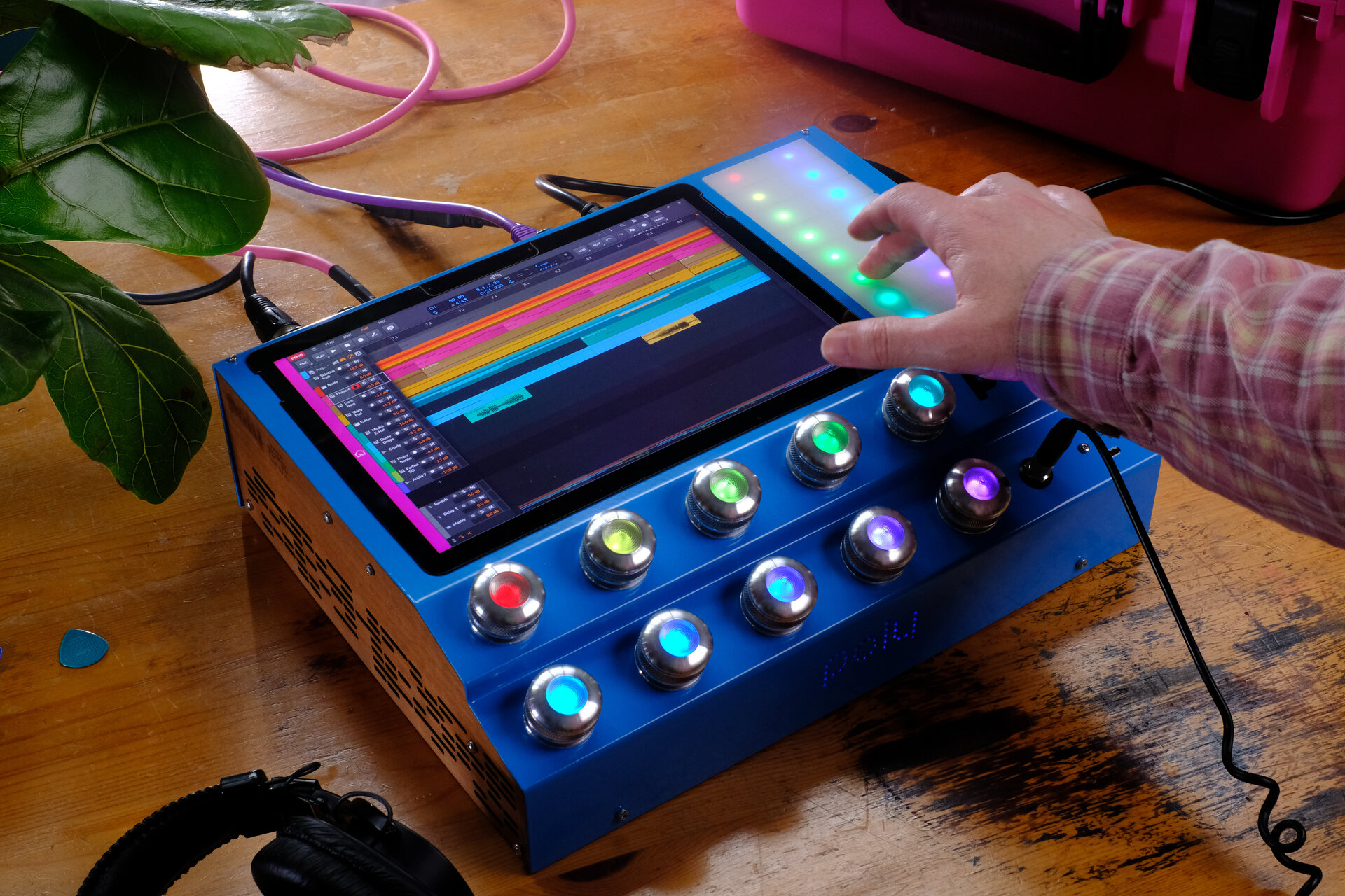 Poly Hugo (pre-order)