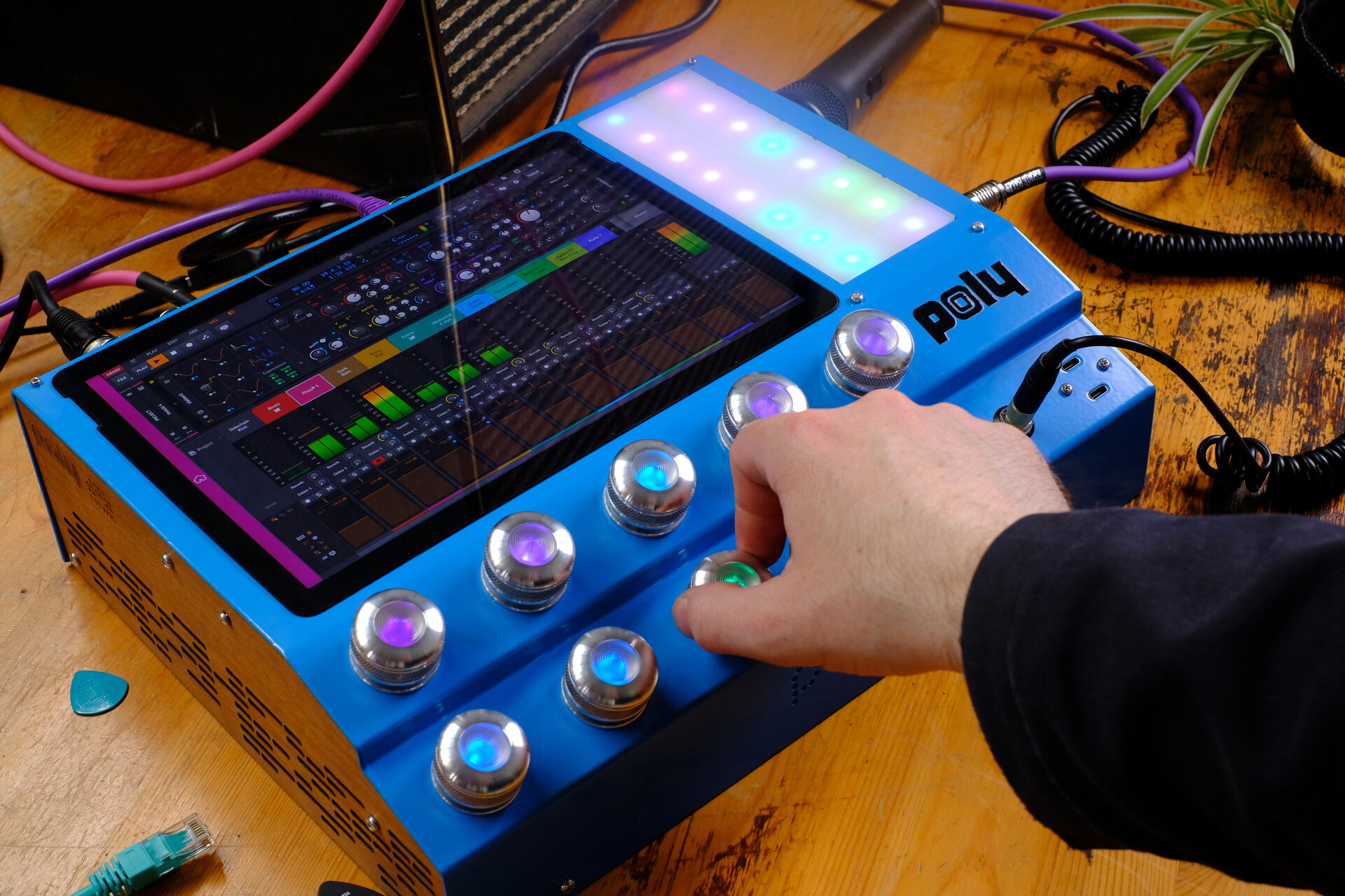 Poly Hugo (pre-order)
