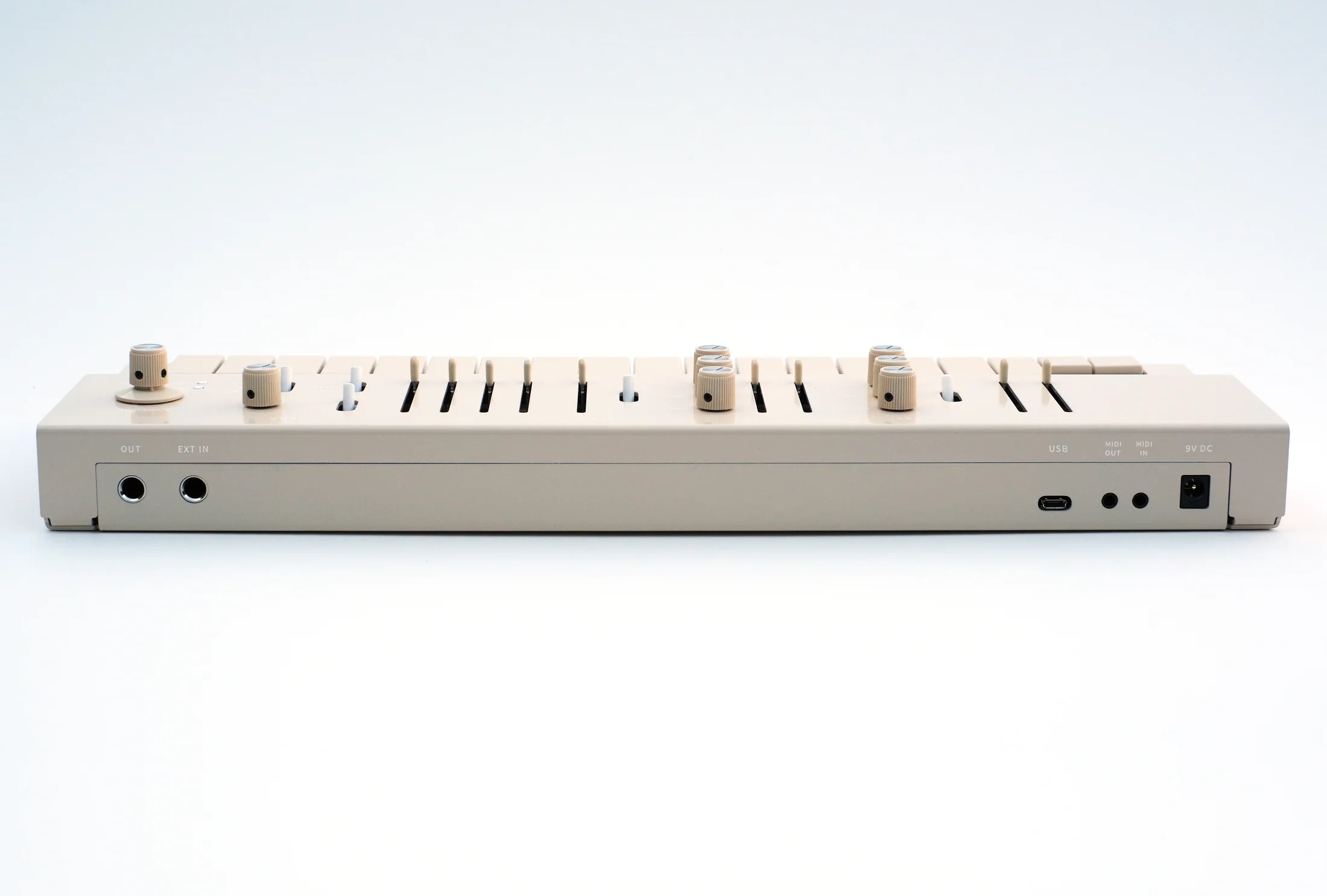 VONGON Replay polyphonic synthesizer with multi-mode arpeggiator