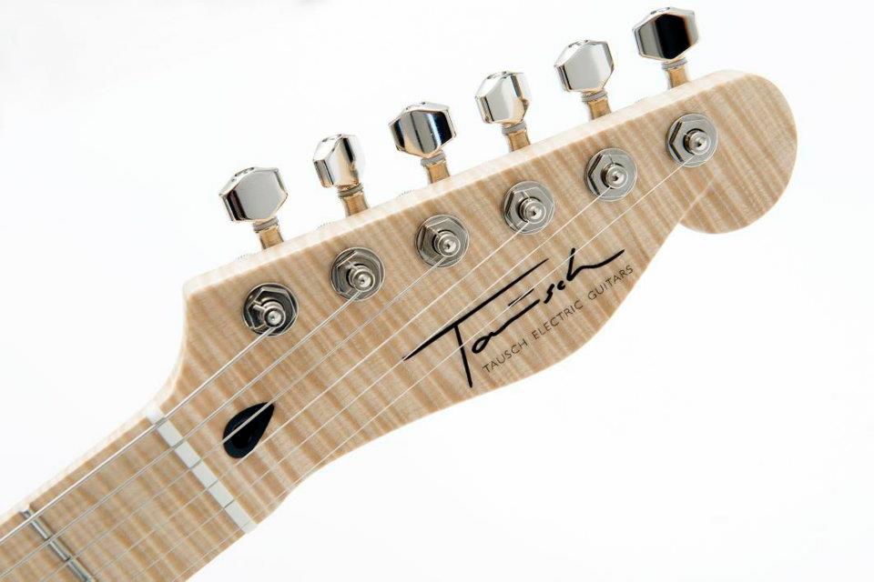 Tausch Guitars 665 White Stripes